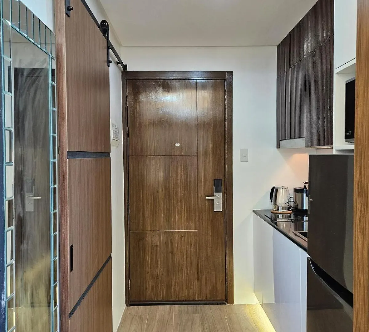 Apartment Condo In Coast Residences, Pasay City Manila